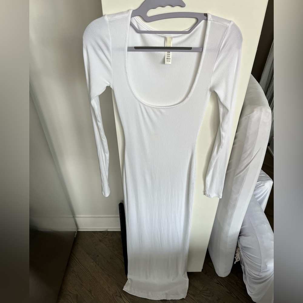 NWOT. Skims Soft Lounge Maxi Dress size small - Picture 6 of 7